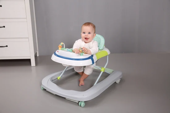 Trotteur bébé avec roues arrière réglables en vitesse